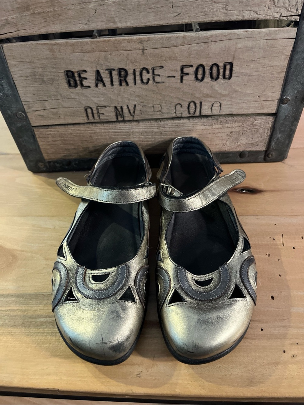 Naot Rongo silver gold metallic mary jane sling back flats 41/10